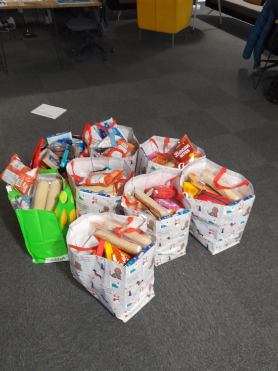 Packing Christmas hampers 2021